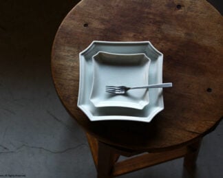 型九谷 隅切角皿 / 貫入白磁