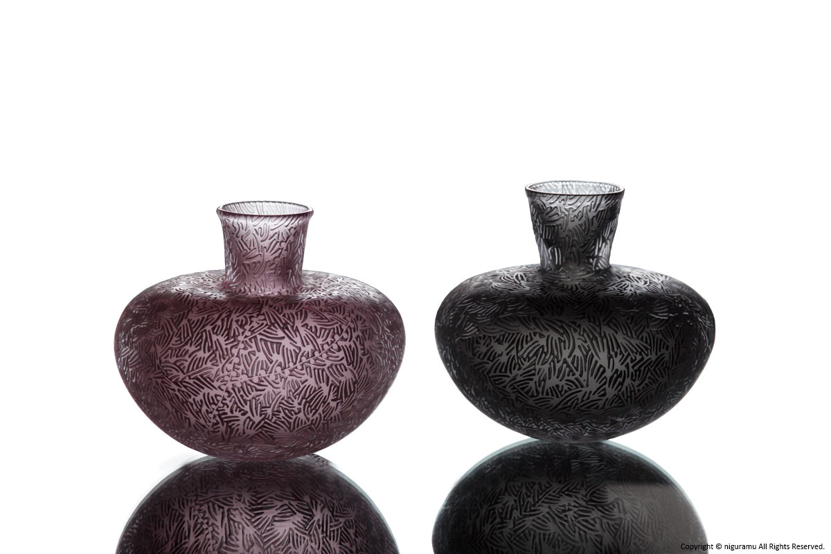 Wide bottom vase , mebuku